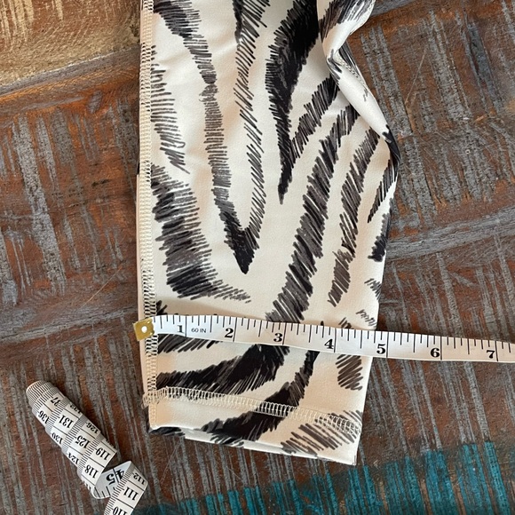 Women's DSG Momentum  Trippy Zebra Sand - Picture 8 of 9